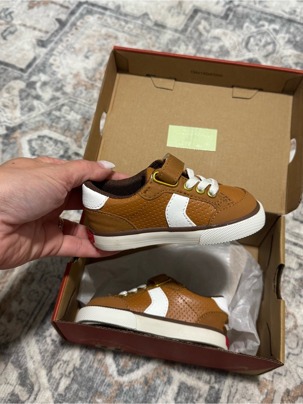 See Kai Run Brown and White Toddler Sneakers size 5 original box - Picture 7 of 11